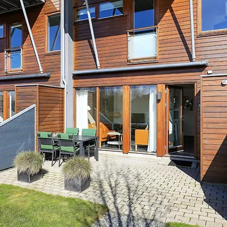 4 Person In Apartament *